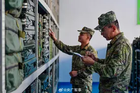 陆军第83集团军某旅组织开展秋季换季保养工作图片