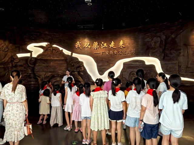 四川广安：多彩暑假 研学走进博物馆