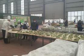 车间秒变食堂，河南矿山后厨加紧为近7000名员工备餐图片