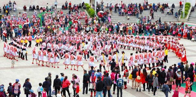 云新闻·滇地宝藏⑦丨一半山水一半城，走进怒江穿城而过的州府小城