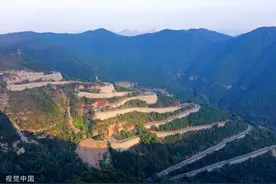 山东青州：仰天山九龙盘公路宛如巨龙起舞图片