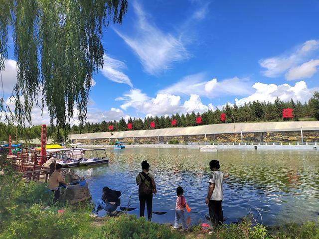 陕西靖边县五台森林公园：秋日风景如画