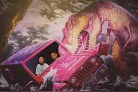 驶进“恐龙世界”图片