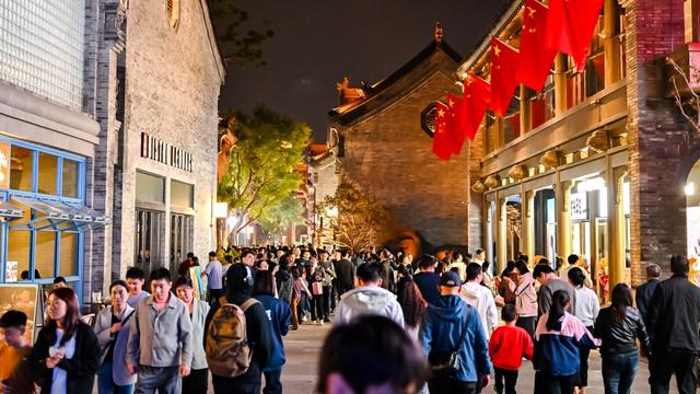 秋雨挡不住！这个商业街区带火郑州老城，终结郑州商业“缺文化”的历史