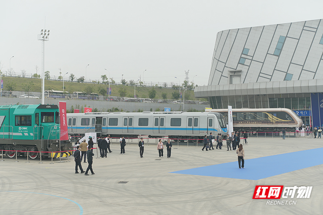 组图丨精彩亮点在这里，2025中国国际轨博会上演科技“炫技”