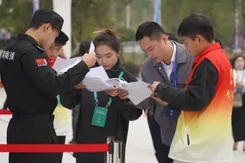 闪耀青春，点亮盛会——青年志愿者倾情服务湘博会图片