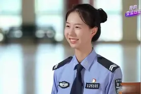 为同学挡了8刀的女孩，有了新身份！图片