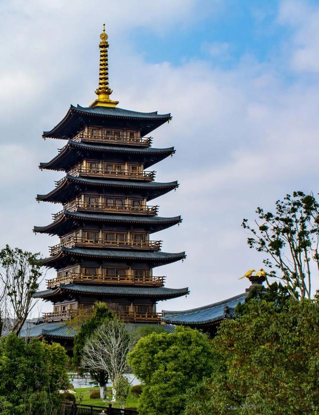 枫叶红了！上海这座古建筑，竟然能一秒穿越回大唐→