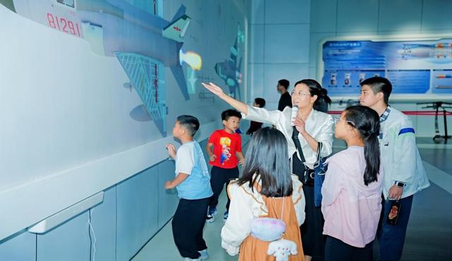 四川航空科技馆：红色展、非遗味绘就“航空文化”假日