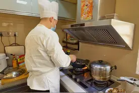 果然财经｜过年聚餐新吃法，300元把大厨请上门图片