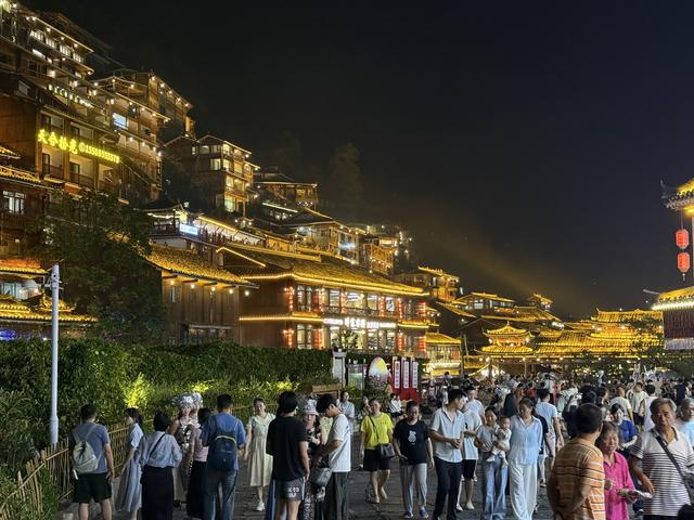 留宿游客占比60%！雷山西江千户苗寨做靓“夜经济”