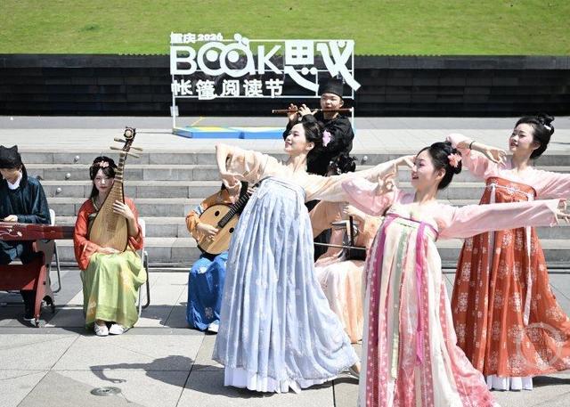 从书房走到户外，有读有听有玩……“春来正是读书天”在此刻具象化