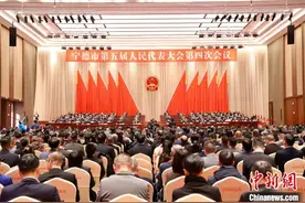 福建宁德主导产业加快发展 2024年锂电产业产值2480亿元图片