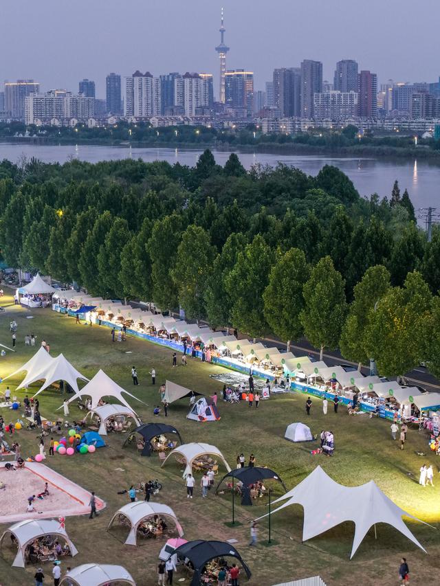 奔腾向前的大江大河