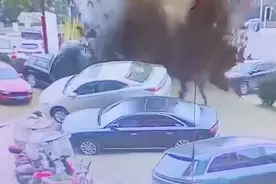 四川扔鞭炮男孩奶奶哭着道歉，爆炸地成网红打卡点，家长该赔多少？律师分析图片