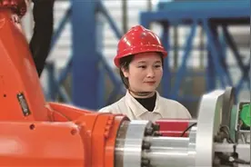 “女焊工”也能闯出一片天图片