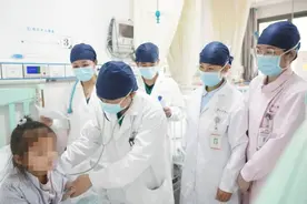 女童同时感染三种病毒，又到高发季！你身边发烧、嗓子疼的变多了吗？图片