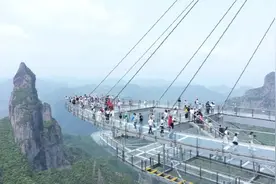 游客爆满！全国多个景区实行限流措施图片