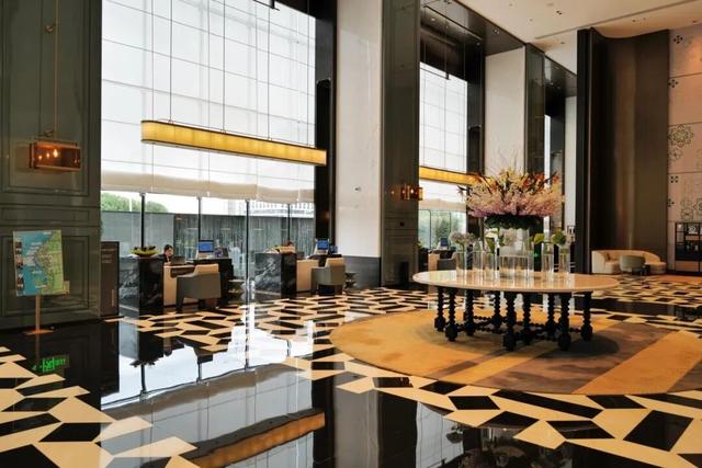 洲际行政酒廊的天花板，是这家？