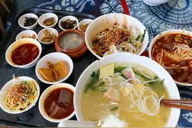 云南哪的米线最好吃？外地游客别乱点，全是味精，告诉你个好去处图片