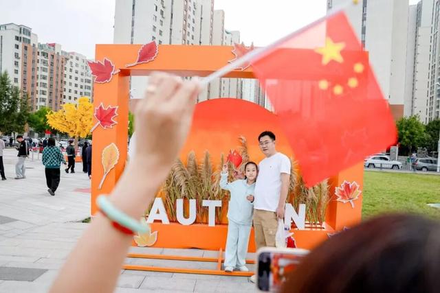 国庆首日直击：全城都是音乐节现场，这也太过瘾了！