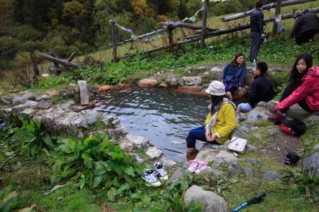 雪山下泡个汤，甘孜冬日真香！