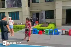 为“抢车位”，业主清晨排起长队！律师：物业无权决定图片