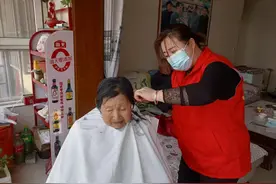 怀远街道郁林路社区：上门理发暖人心 为老服务零距离图片