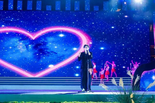 “浪漫七夕·仙来保亭”全民潮歌会浪漫上演！以歌为媒，绘就保亭文旅融合新画卷