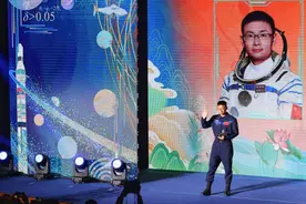 科技馆里的思政课，桂海潮分享太空逐梦中的“小秘密”图片