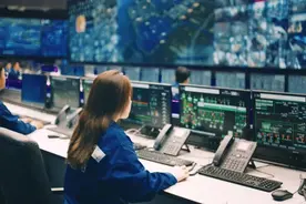 拼图·蹲点基层联系点｜AI“驾驶员”日送铁水2.53万吨图片