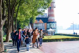 上海浦东成立“城市青年服务站”图片