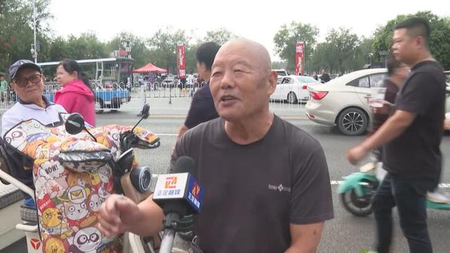 暖心服务“加码” 游客畅享古城之旅