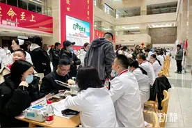 中山大学附属第一医院贵州医院开展大型义诊活动图片
