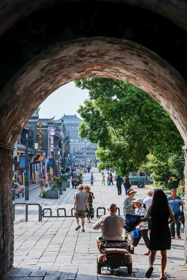 “这是活着的古城！”文旅大V跨越千年，探访襄阳古城、北街、管家巷