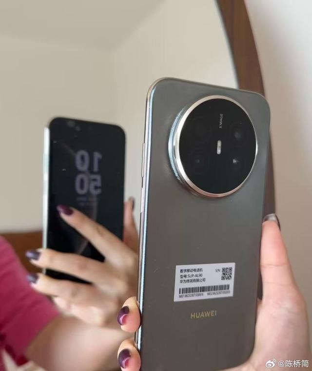 华为 Mate 70 Air 真机曝光：居中单孔等深四曲屏、后置大圆镜头