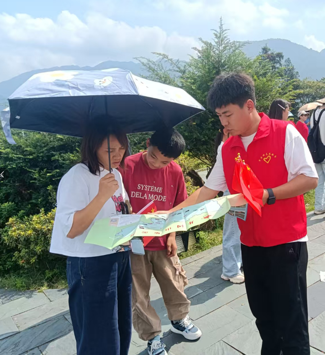 “人从众”“車䡛轟”“火炎焱”！井冈山景区人气旺，活动多，服务好！