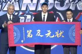 浙江广厦头回在选秀大会来个大动作，先换后签四号签选中后卫林秉圣图片