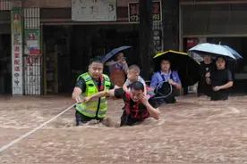极端暴雨突袭常德桃源，当地人讲述：出门送孩子上学，回来发现路“不见”了图片