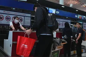 杨瀚森正式踏上NBA追梦之旅 出发前入选75人联合试训名单图片