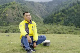 最“孤独”外卖骑手，在小镇送外卖陪女儿长大图片