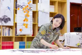 通信女兵王子菱，用画笔绘出“强军图卷”图片