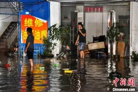 强降雨致海南三亚现内涝图片