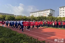 昆三中度假学校师生吹响中考冲锋号图片