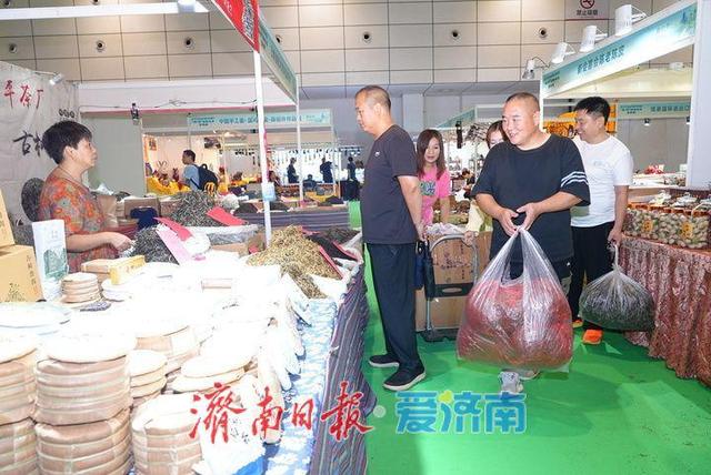 泉城茶香掀购物热潮，市民满载而归