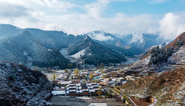 组图丨天祝：秋雪覆丹霞 山河入画来