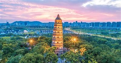 体育搭台、文旅唱戏，网友“为一场比赛奔赴一座城”——跟着“苏超”游江苏