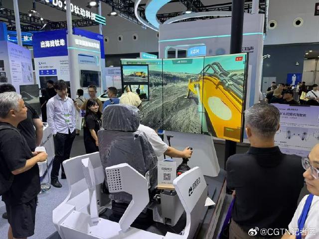 新奇展品亮相2025世界人工智能大会
