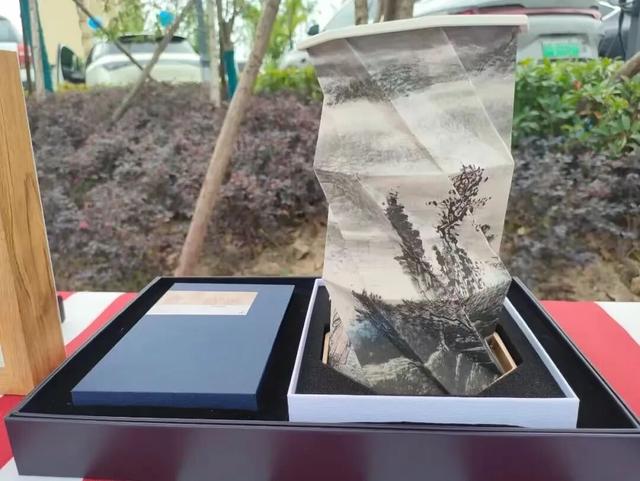 在离南京一小时车程的林海中，有人聚众“撒野”！