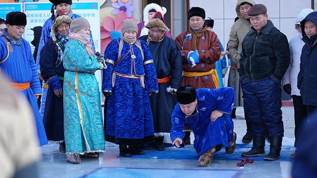 雪原藏珍味 游牧传温情！鄂温克 “伊德喜” 冬储肉大集燃动冰雪季